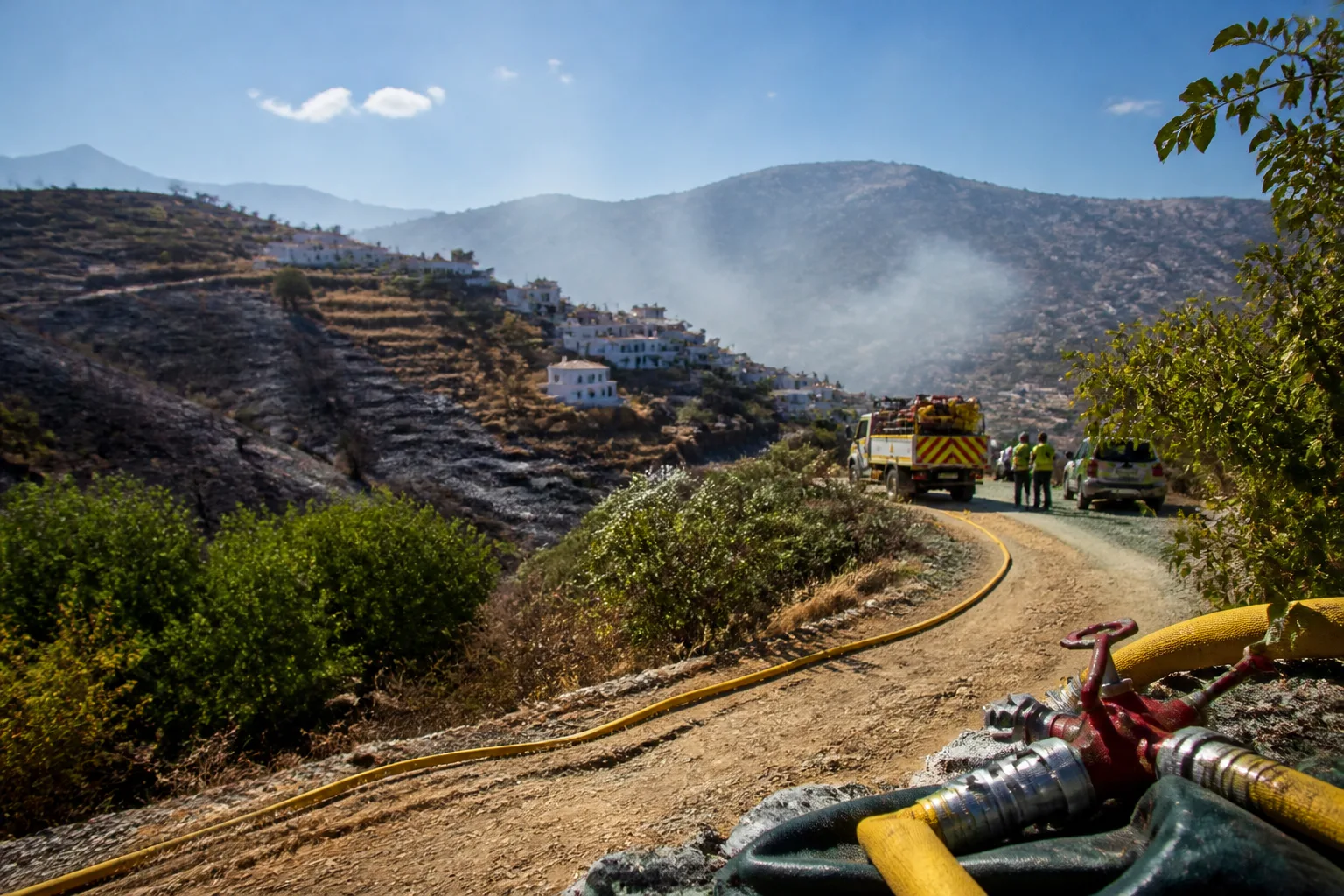 Infoca wildfire plan downgraded after fire in Árchez stabilised
